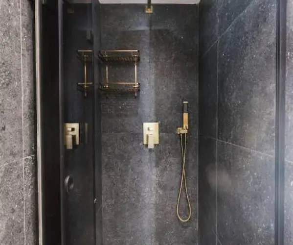 Konukevi Zebbuga The Penthouse 7 3*